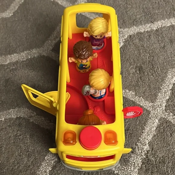 Fisher Price Little People School Bus and Firetruck with 6 figures - Picture 8 of 12